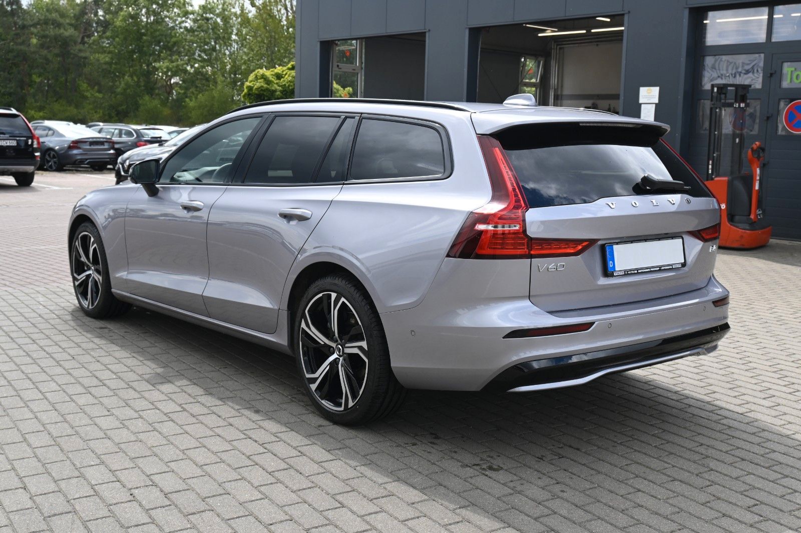 Fahrzeugabbildung Volvo V60 B4 Benzin DKG Plus Dark*FSHZG*360°*ACC