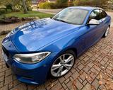 BMW M235i Coupé - 240 kW - Heckantrieb - TÜV Neu - blaue BMW M235