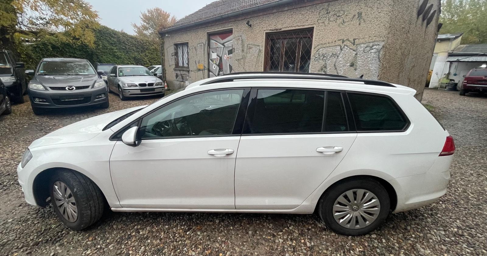 Volkswagen Golf 2015 — rear view