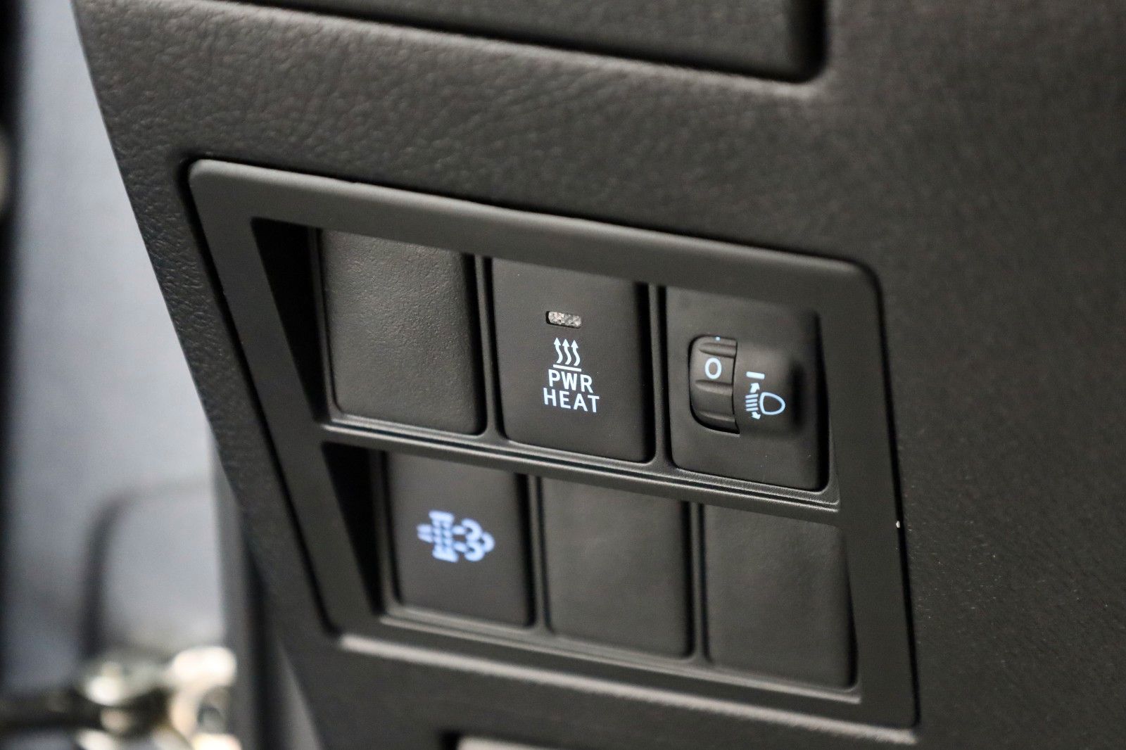 Fahrzeugabbildung Toyota Hilux 2.8 Comfort 4x4,Kamera,HardTop,CarPlay,AHK