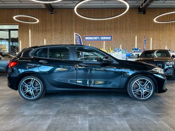 BMW 120 i *HEAD-UP*StandHZ*AHK*SPORT*2-ZONEN*CARPLAY