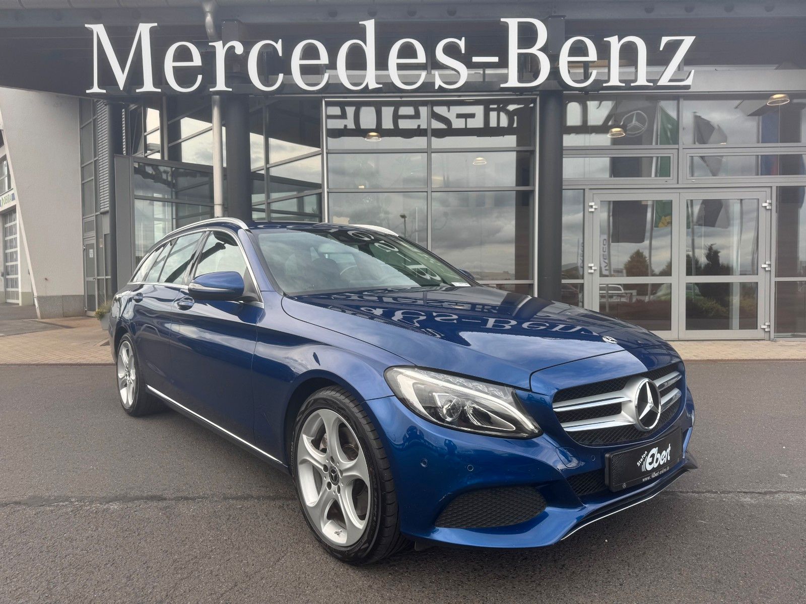 Fahrzeugabbildung Mercedes-Benz C 300 T Avantgarde+Ambiente+LED+IHC+SpiegelP