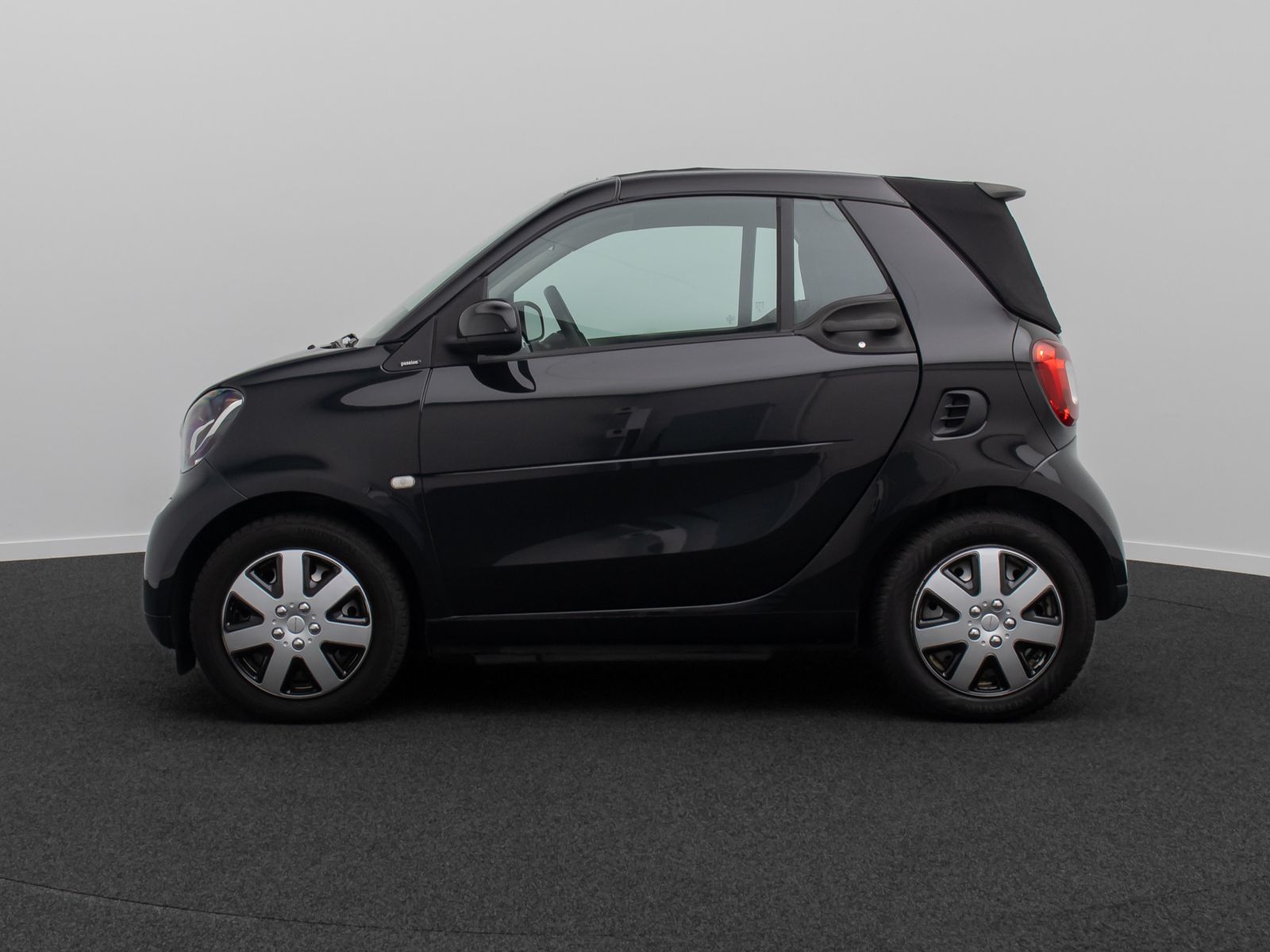 Fahrzeugabbildung Smart ForTwo Cabrio Tempomat Navi JBL Sitzhzng KlimaAT