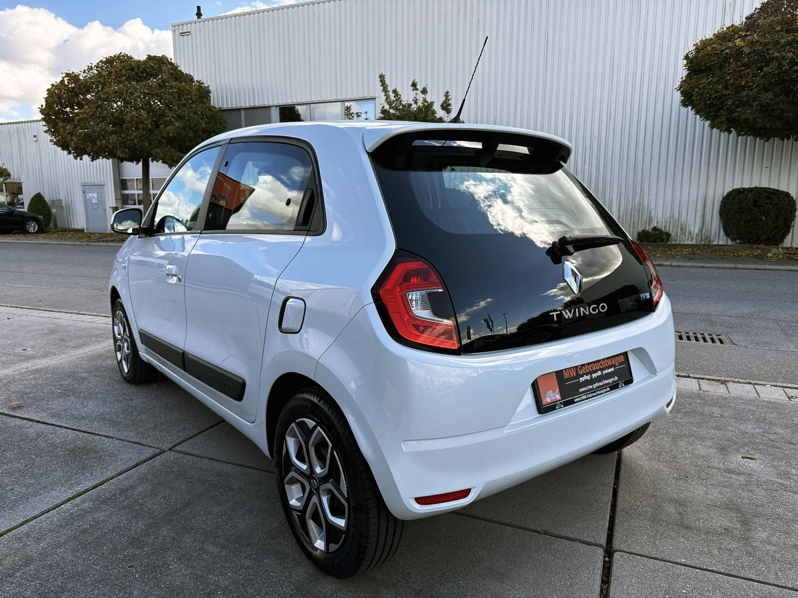 Fahrzeugabbildung Renault Twingo Zen Electric 21kWh CarPlay KLIMA DAB MFKL