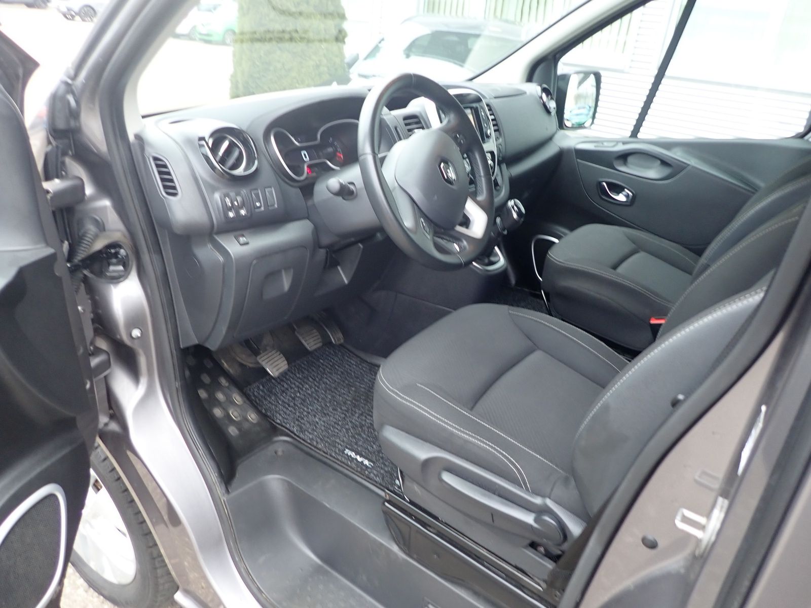 Fahrzeugabbildung Renault Trafic Combi L1H1 SpaceClass ENERGY dCi 145