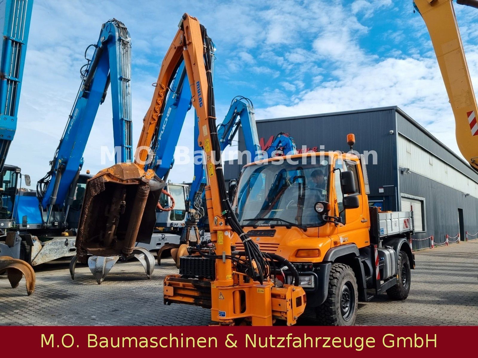 Fahrzeugabbildung Unimog U 300 Plus / Mulag  / Mähgerät / Schere / Bürste