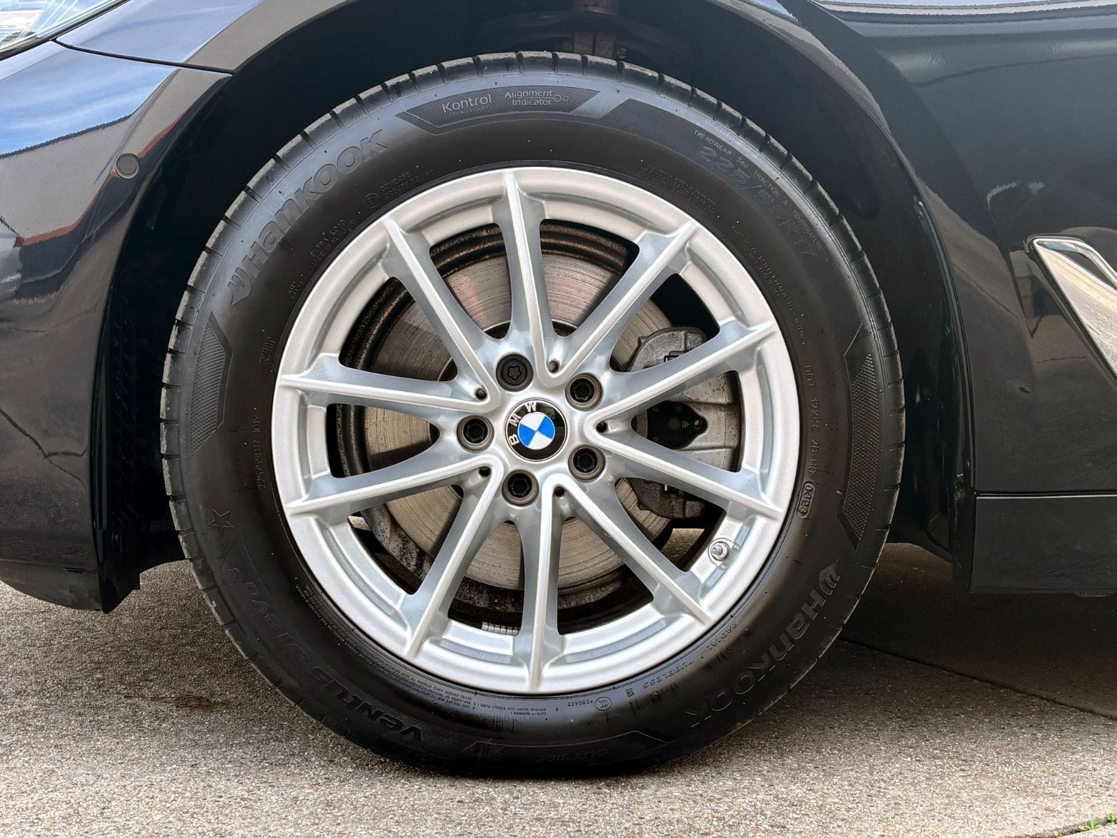 Fahrzeugabbildung BMW 520d Touring Steptr. ACC PDC KAM H&K HUD LED AHK