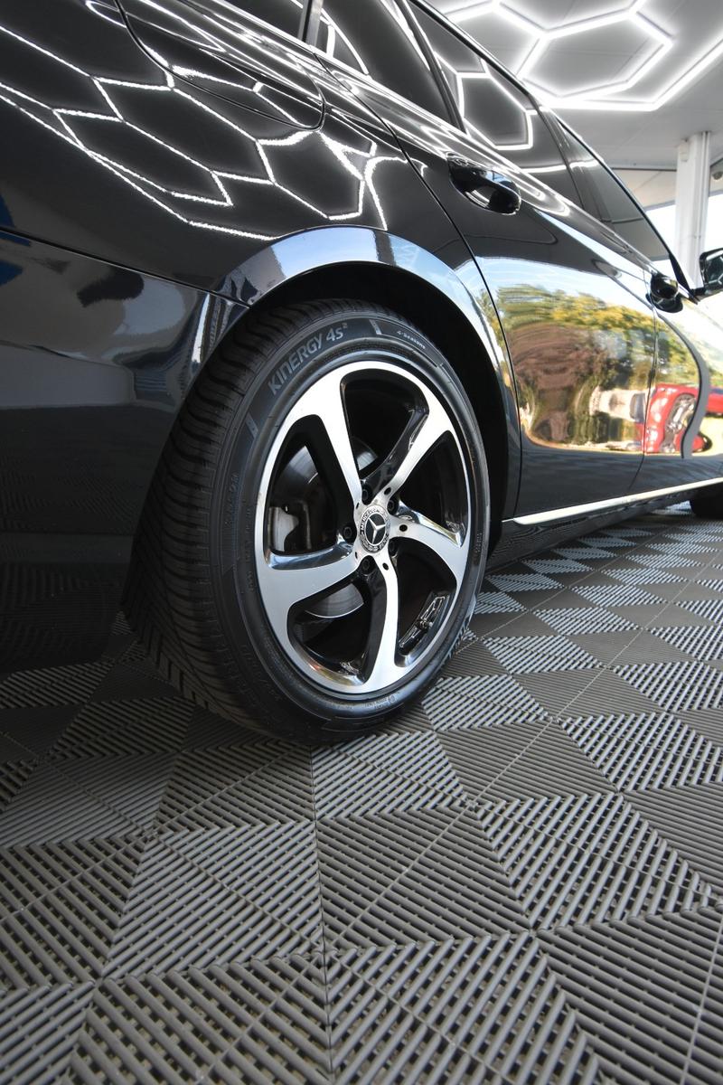 Mercedes-Benz E220d T-Modell LED SHZ RFK Glasdach Sportstyle