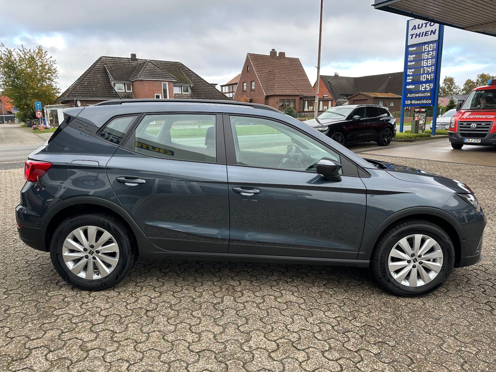 Fahrzeugabbildung SEAT Arona 1.0 TSI Style DSG ACC/LED/SHZG/PDC/GJR