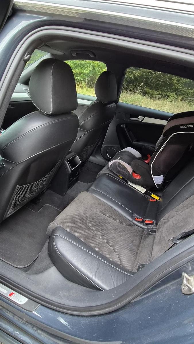 Audi A4 2009 — photo 9