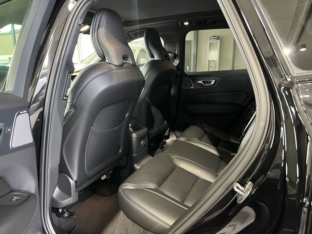 Volvo XC60 T6 Plus Black Edition Recharge AWD B&W HUD