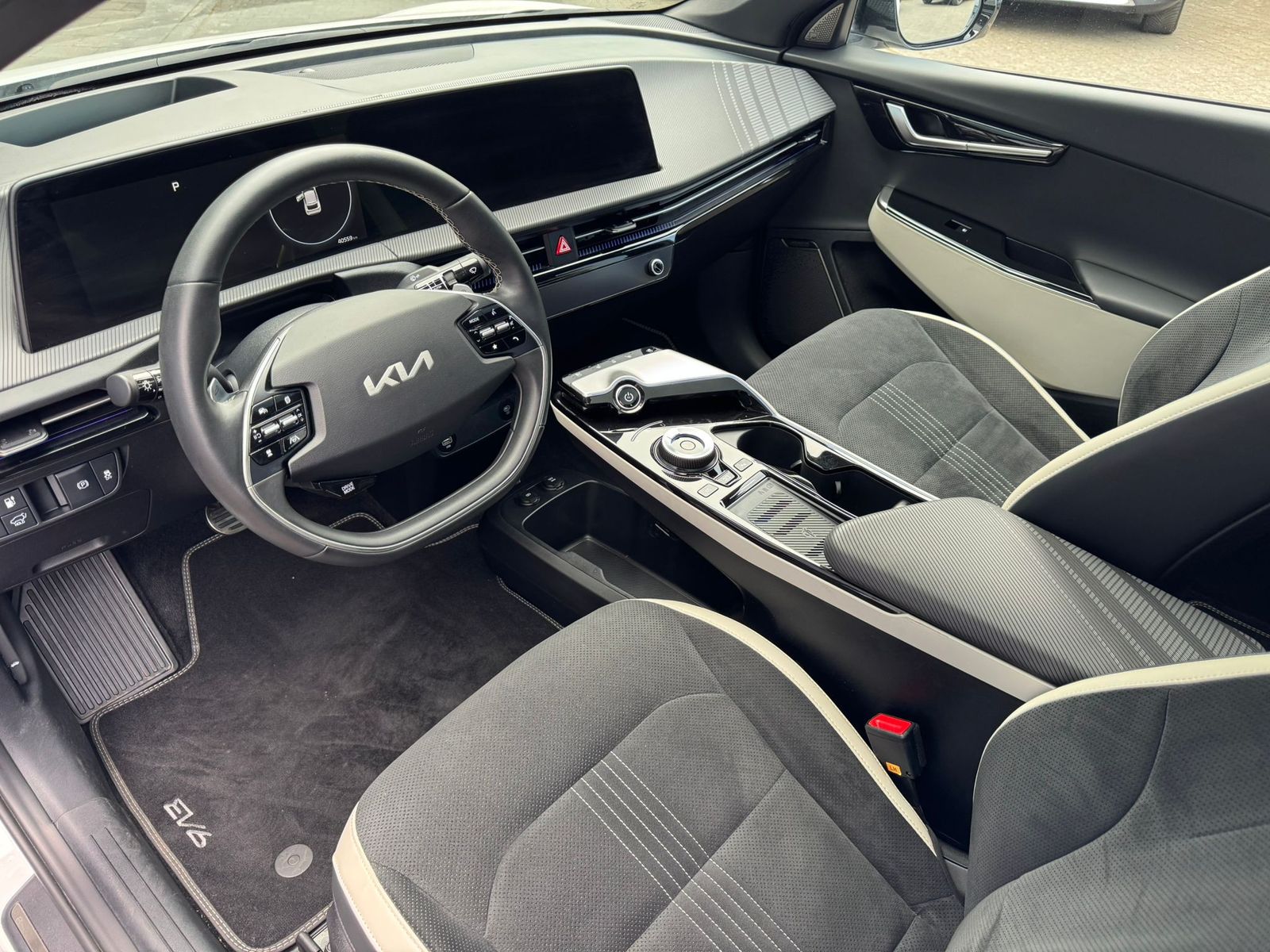 Fahrzeugabbildung Kia EV6 GT-Line 4WD PANO+NAVI+LED+SHZ+HEAD+ACC+360°+