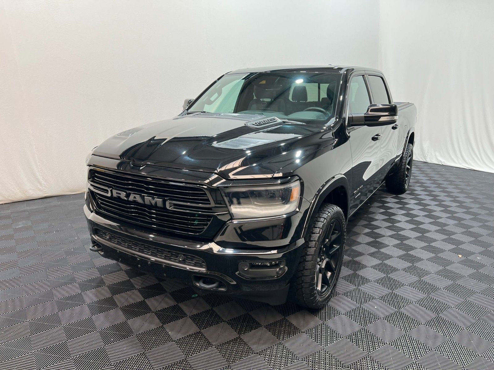 Fahrzeugabbildung Dodge RAM 1500 Laramie Crew Cab Longbed 4x4 *LPG/AHK*
