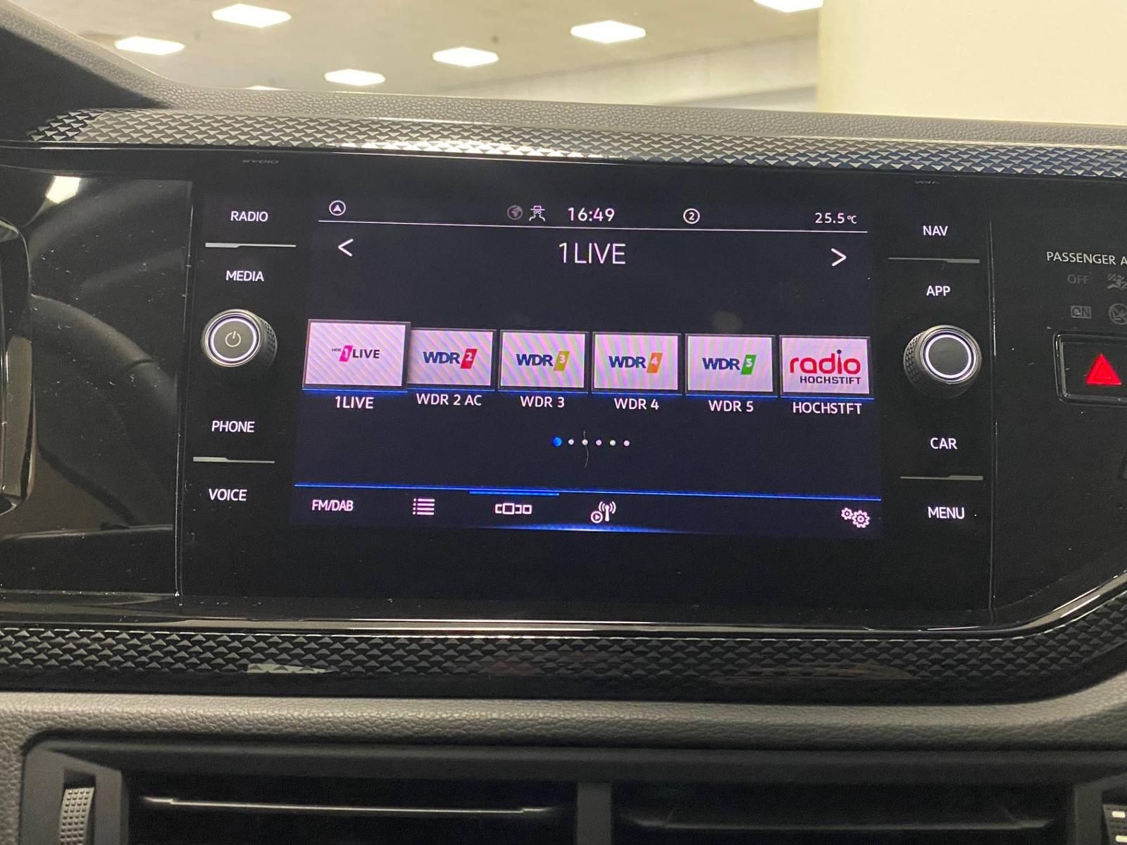 Fahrzeugabbildung Volkswagen Polo 1.0 TSI Life APP+KLIMA+KAMERA+PDC+SITZHEI++