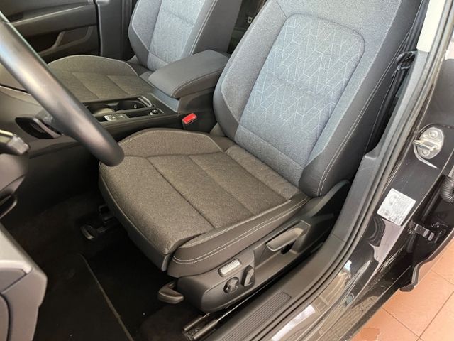 Fahrzeugabbildung Volkswagen Passat Variant 1.5 TSI DSG BUSINESS NAV AHK GJR