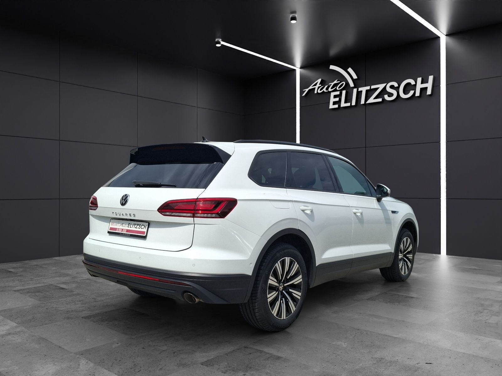 Fahrzeugabbildung Volkswagen Touareg TDI AHK Navi Leder ACC RFK SH 19"