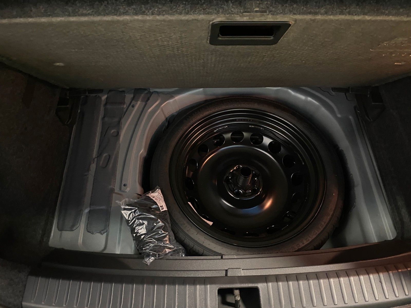 Fahrzeugabbildung SEAT Arona 1.0 TSI STYLE+2030 GARANTIE+Sitzheizung+BC