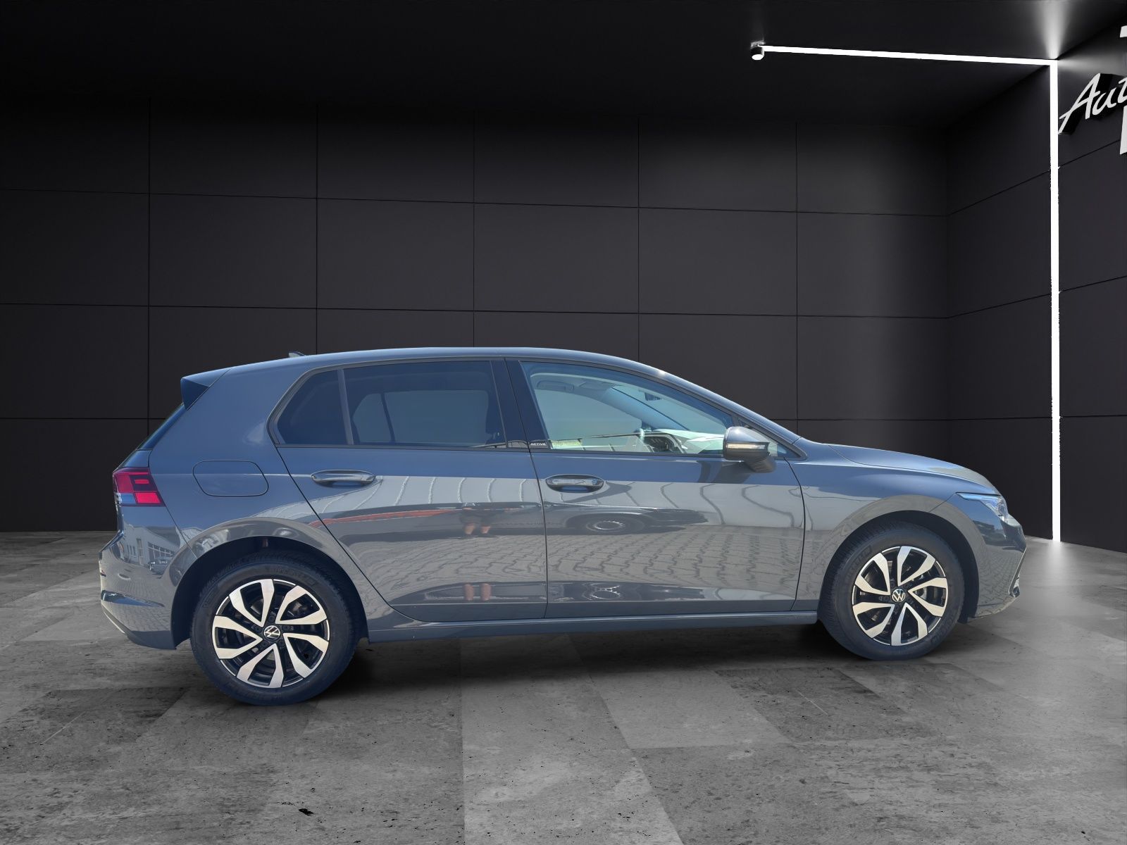 Fahrzeugabbildung Volkswagen Golf VIII Active TDI DSG LED ACC SHZ PDC NAVI AM