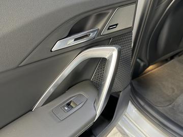 2026 BMW IX1 缩略图 18
