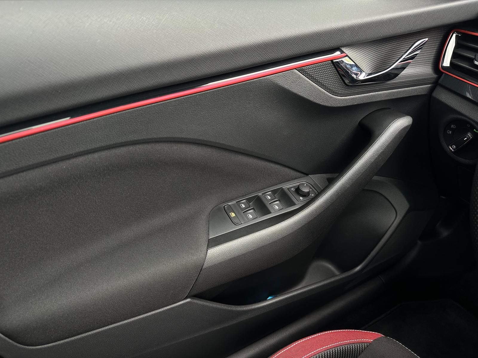 SKODA Scala 1.5TSI MONTE CARLO* LED#AHK#PANO#TEMPO#SHZ - Image 18