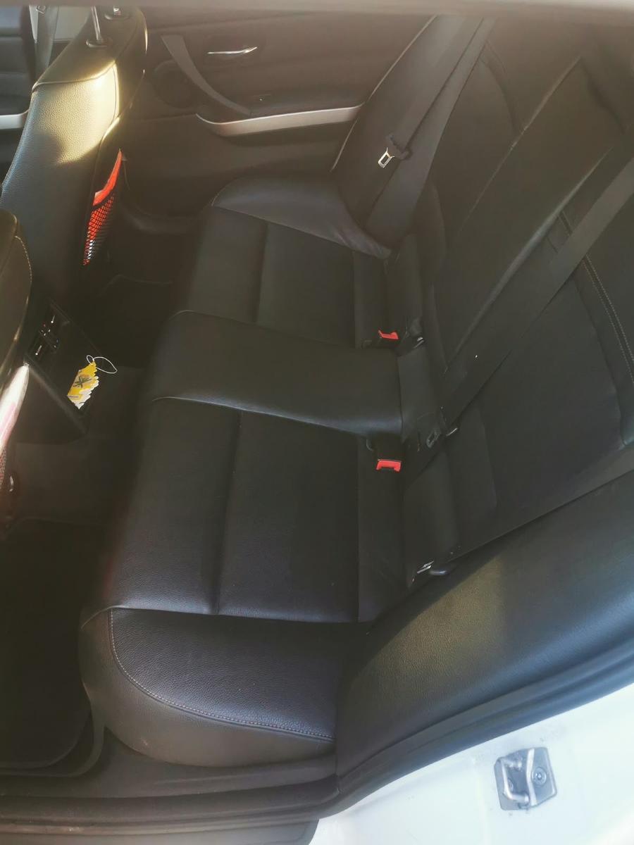 BMW 318 2011 — photo 11