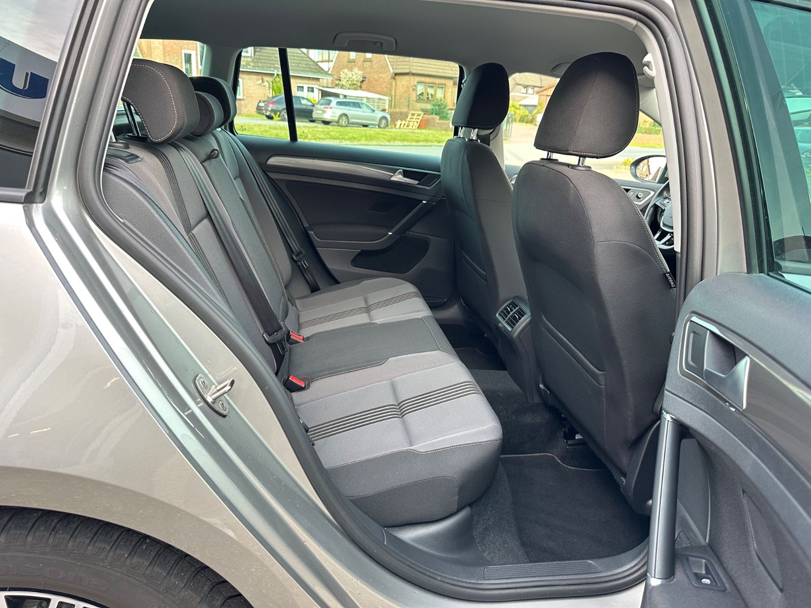 Fahrzeugabbildung Volkswagen Golf VII Variant 1.6 TDI Allstar AHK/Navi/SHZG