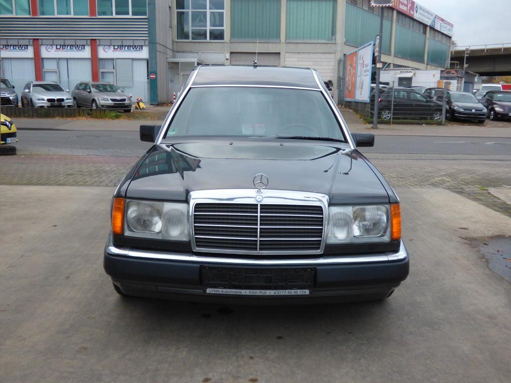 Mercedes-Benz 220