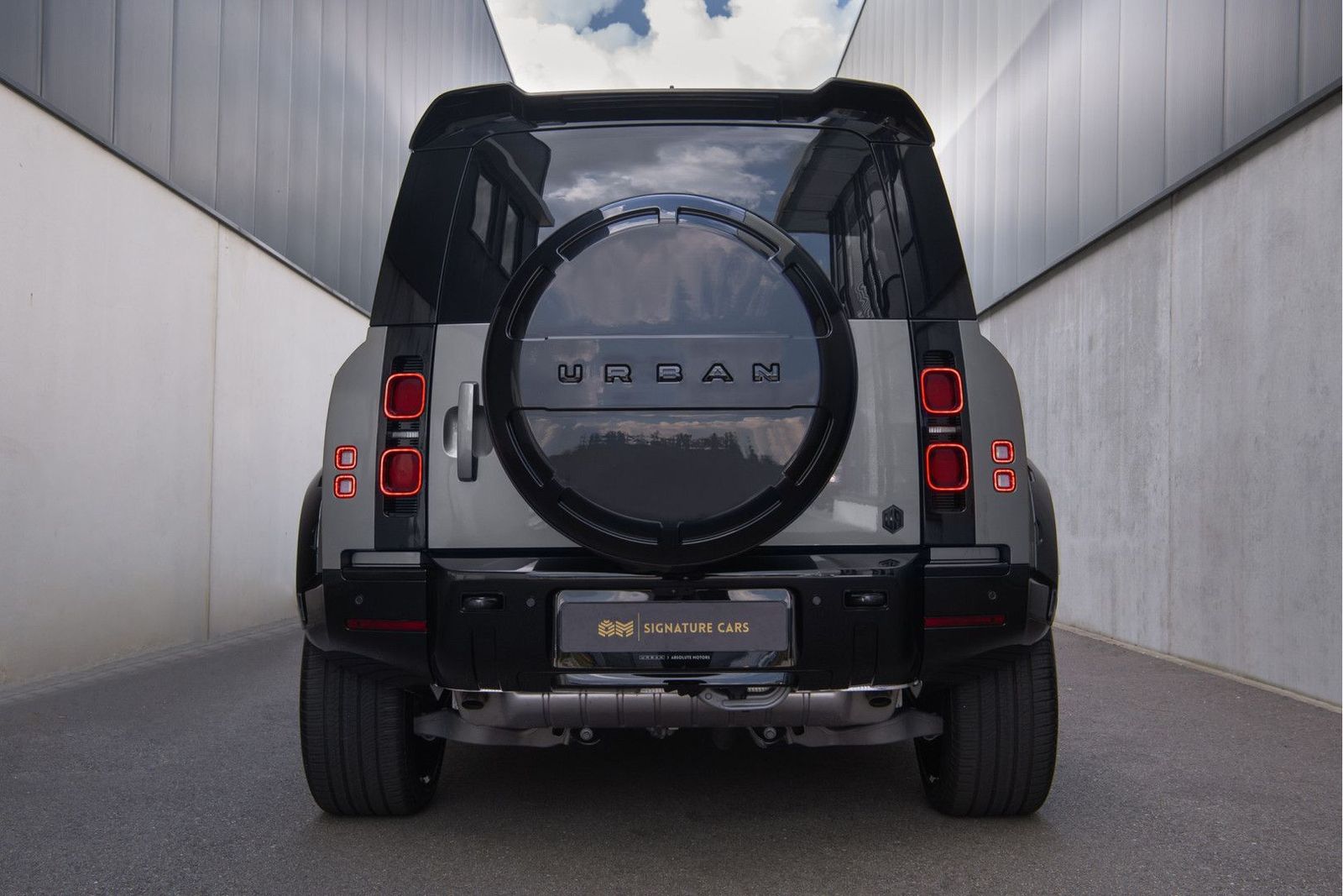 Land Rover Defender 110 P300e X-Dynamic HSE Jumpseat 6p Urb imagem 3