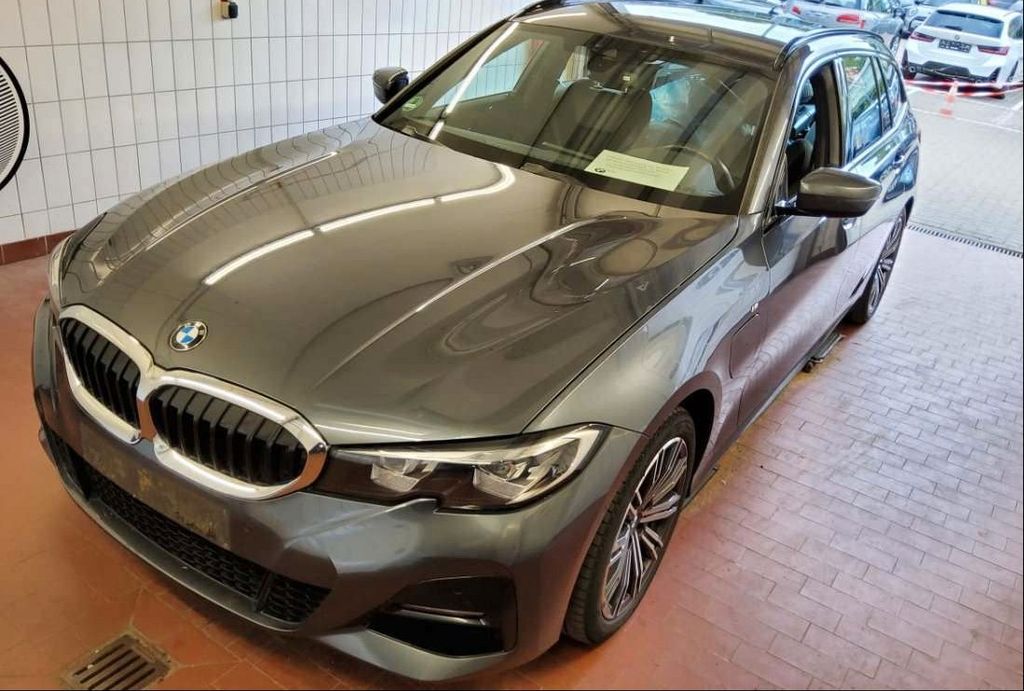 Image of BMW 330