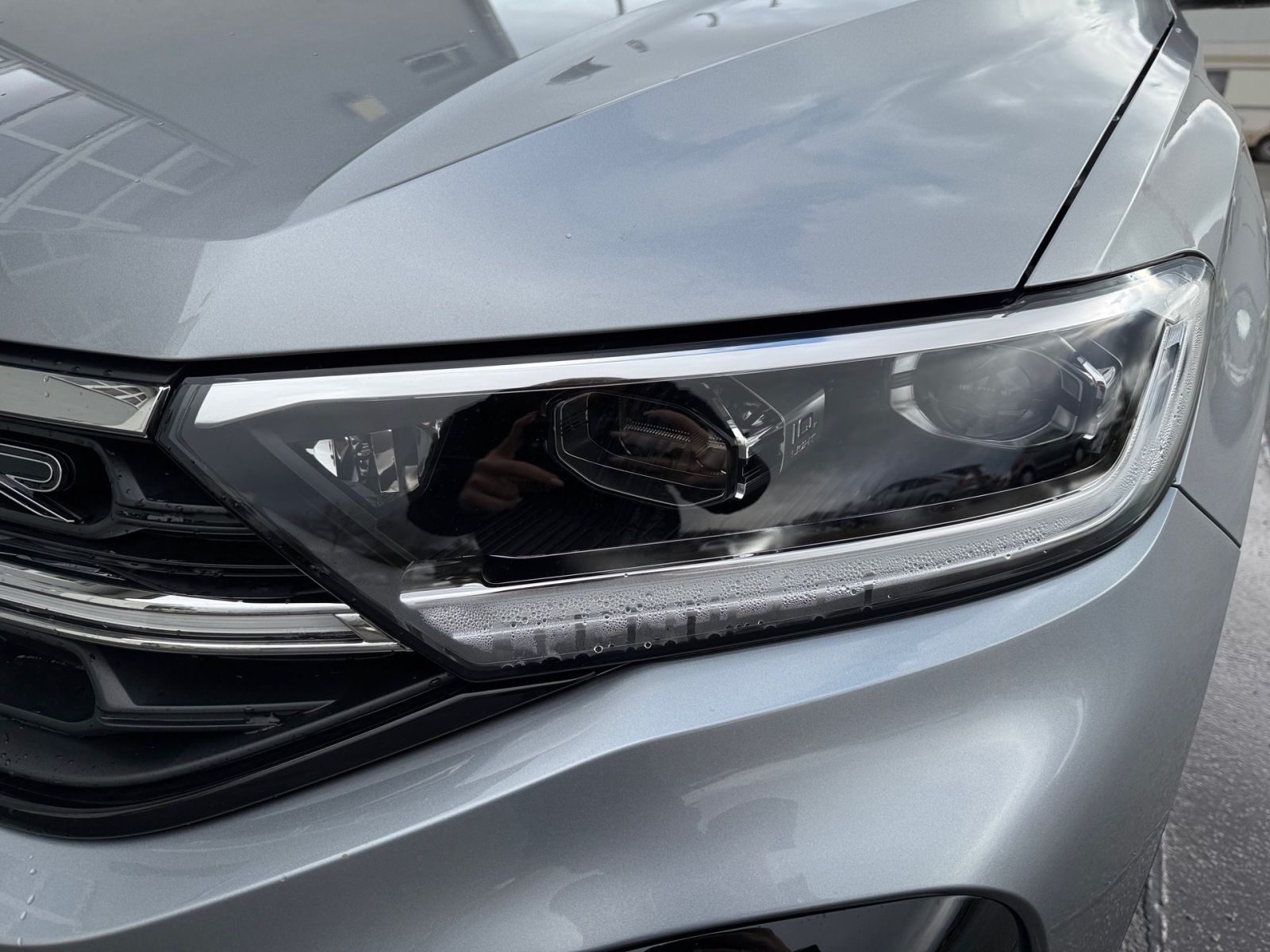 Volkswagen T-Roc R-Line 2.0 l TSI OPF 4MOTION 140 k W (190  imagem 3