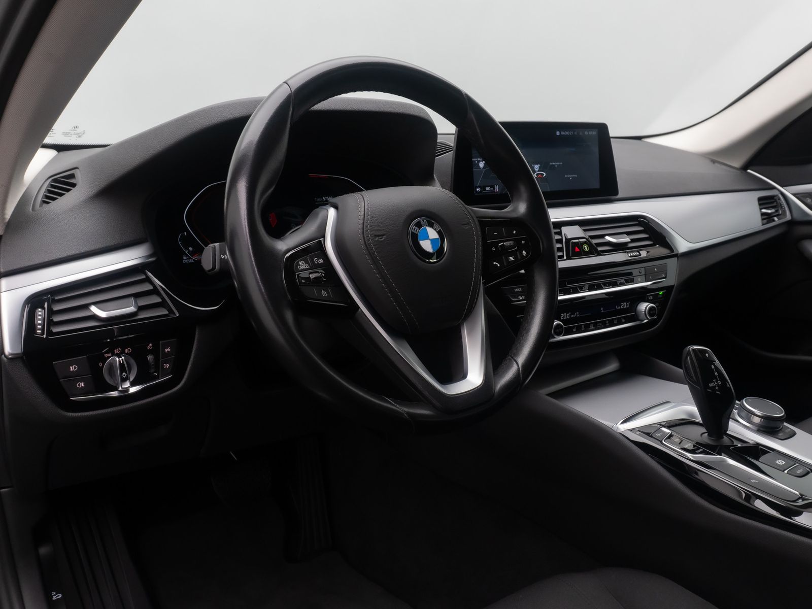 Fahrzeugabbildung BMW 520d Kamera HUD Alarm Geschwindig Sport 18Zoll