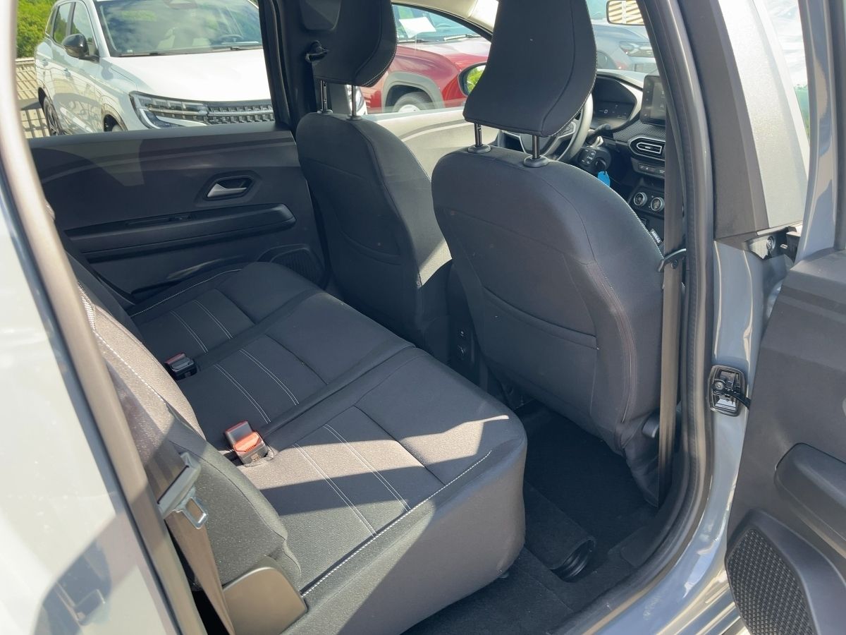Fahrzeugabbildung Dacia Jogger Expression HYBRID 140 SHZ Kamera