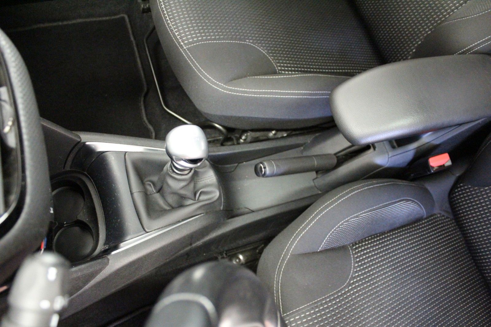 Fahrzeugabbildung Peugeot 208 PureTech 110 Edition Panoramadach*Sitzheizun