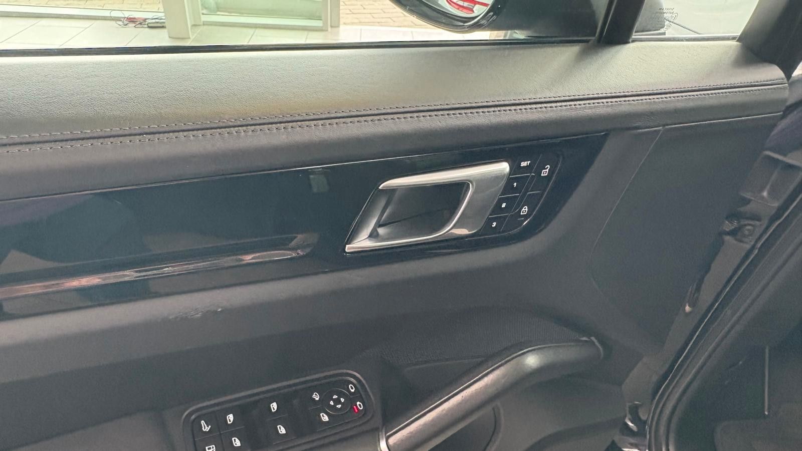 Fahrzeugabbildung Porsche Cayenne Coupe E-Hybrid/Platinum Edition