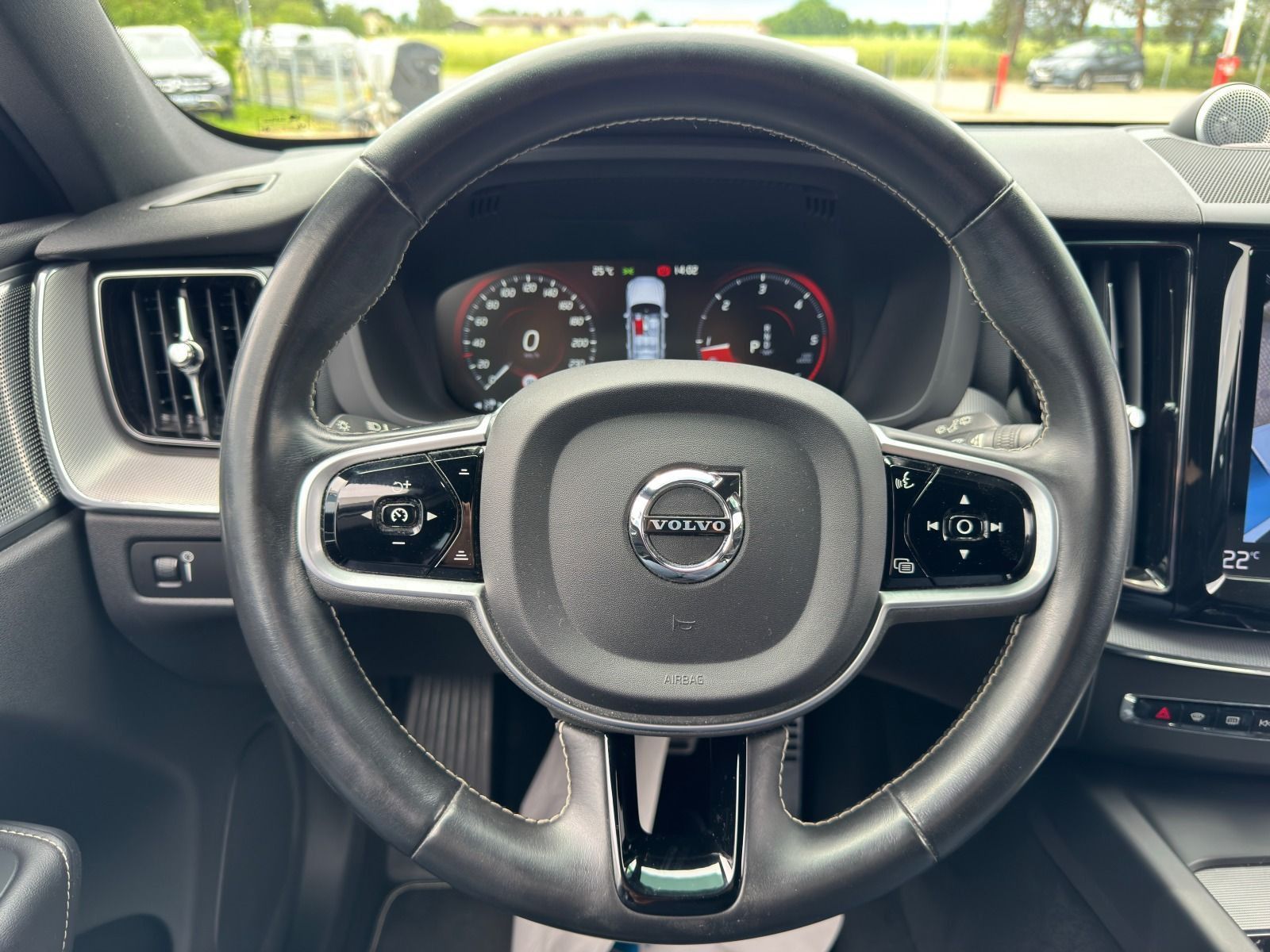 Fahrzeugabbildung Volvo XC 60 R-Design*360°Cam*Harman*21Zoll*AHK