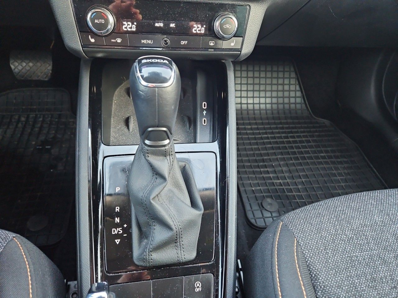 Fahrzeugabbildung SKODA Kamiq Clever DSG LED Navi Totwinkelassist.