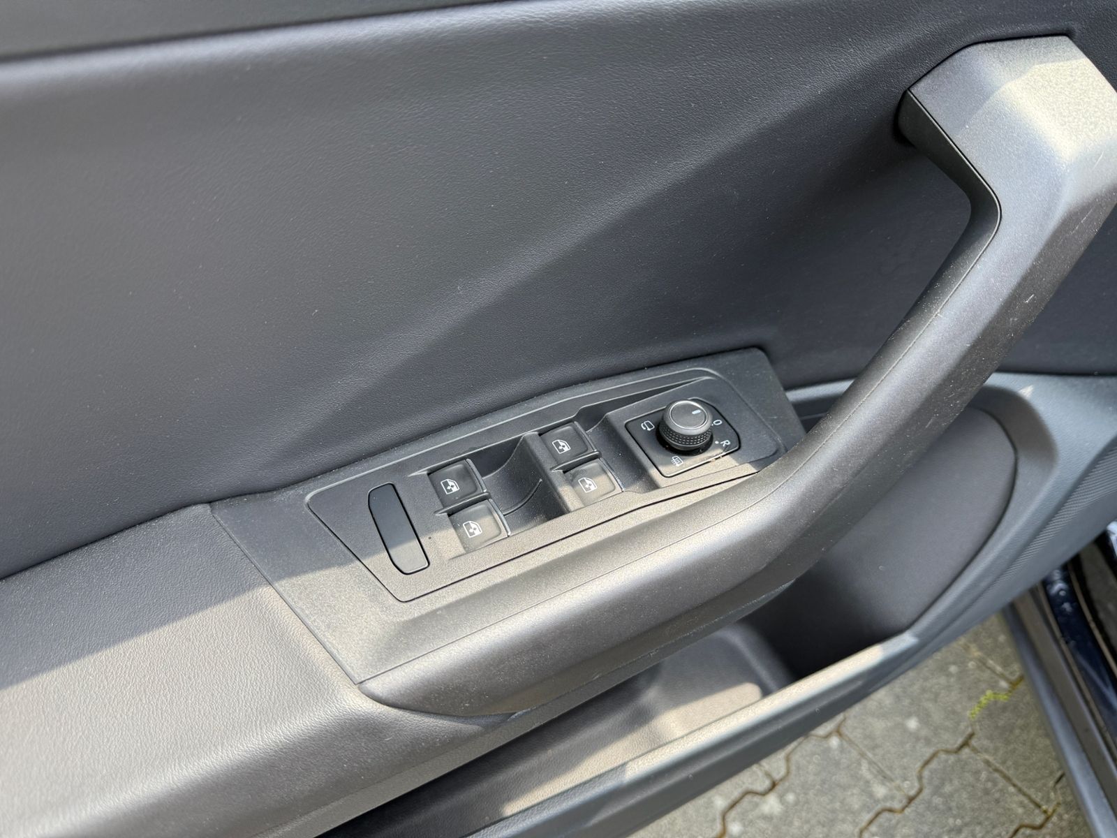 Fahrzeugabbildung Volkswagen T-Roc Cabriolet R-Line AHK LED NAVI ALU