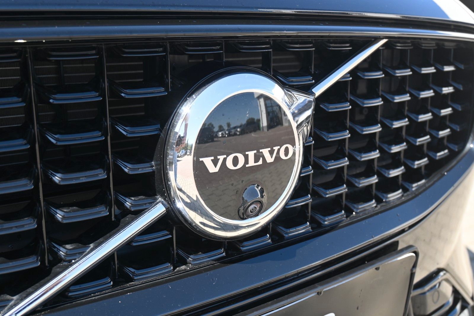 Fahrzeugabbildung Volvo V60 B4 DKG Plus Dark*HuD*PANO*360°*ACC