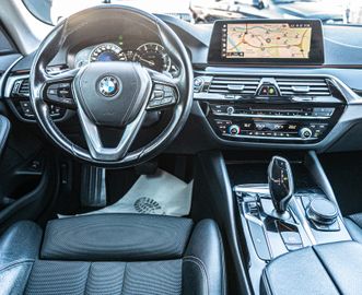Fahrzeugabbildung BMW 520d Touring Sport Line HUD|LED|SHZ|NAVI|SPUR