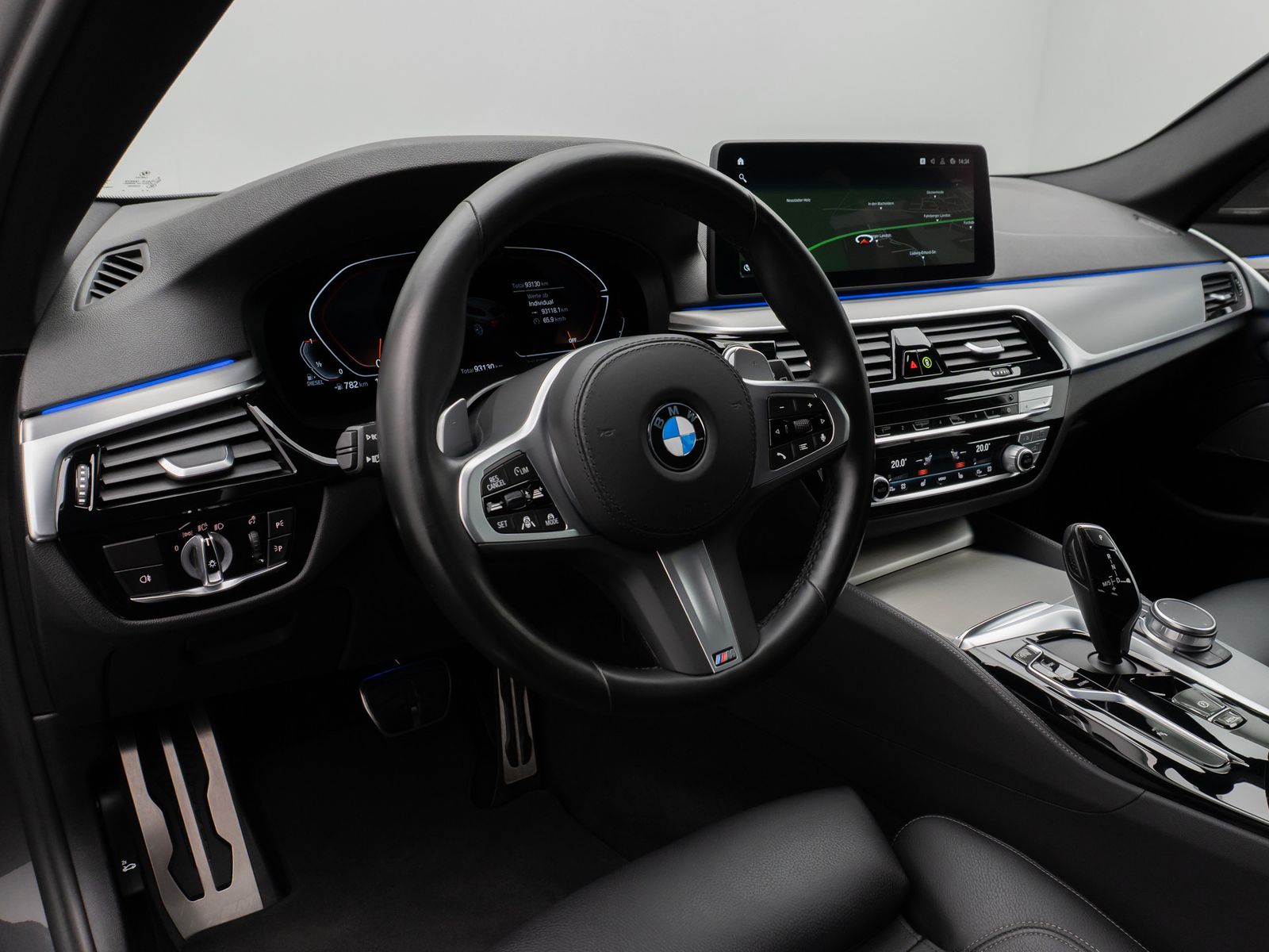 Fahrzeugabbildung BMW 530d xD M Sport Laser Kamera HUD DAB H/K Komfort