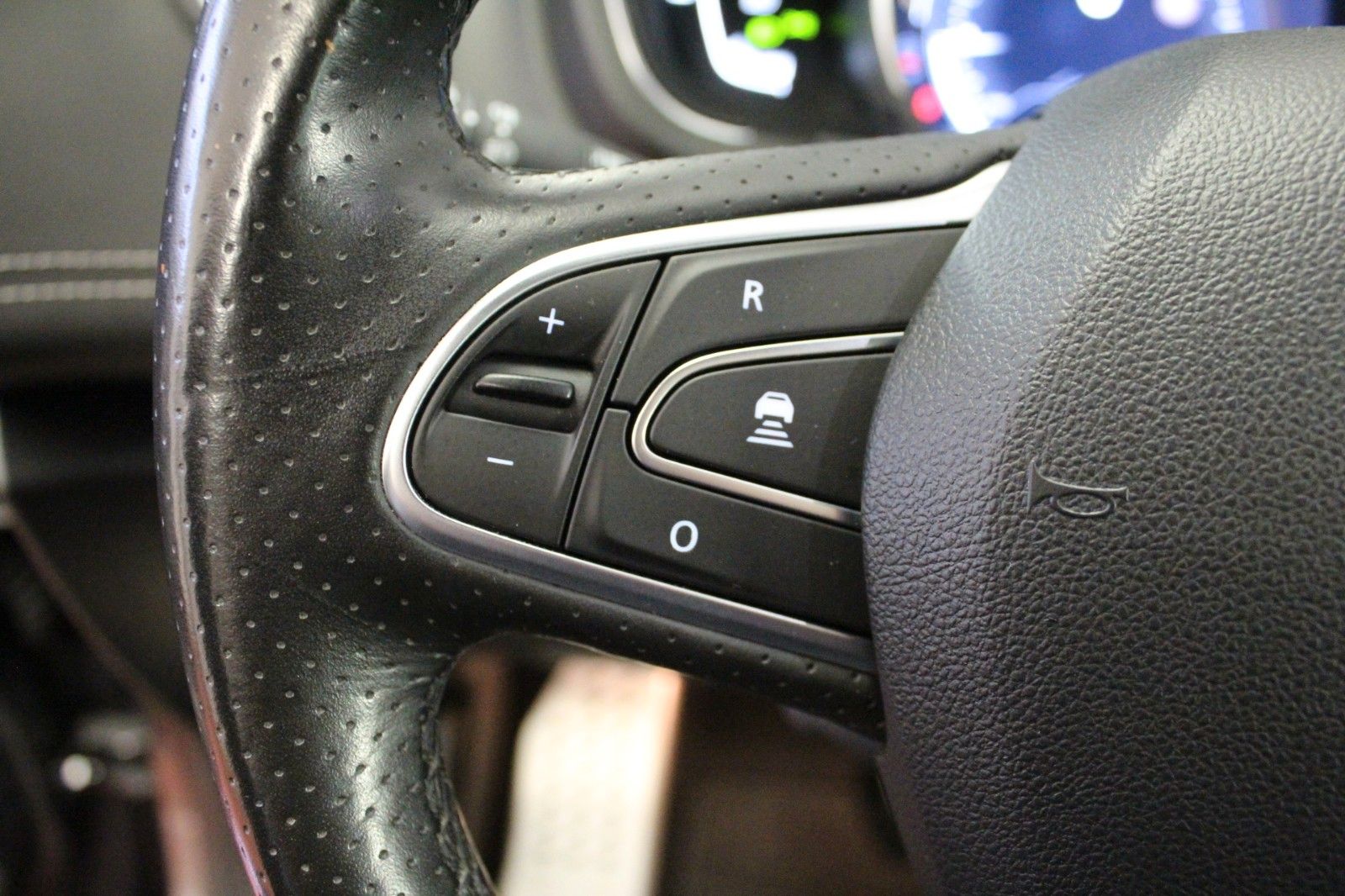 Fahrzeugabbildung Renault Grand Scenic Tce160 EDC Black*Panorama*