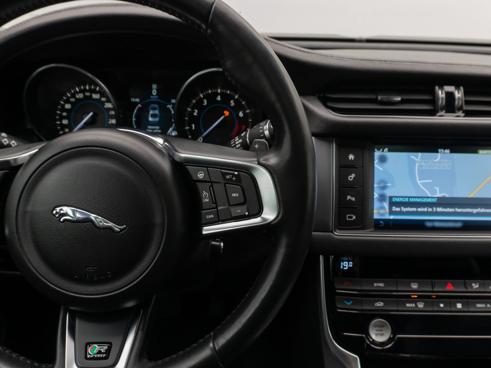 Fahrzeugabbildung Jaguar XF R-Sport Kamera Schiebedach Meridian Navi