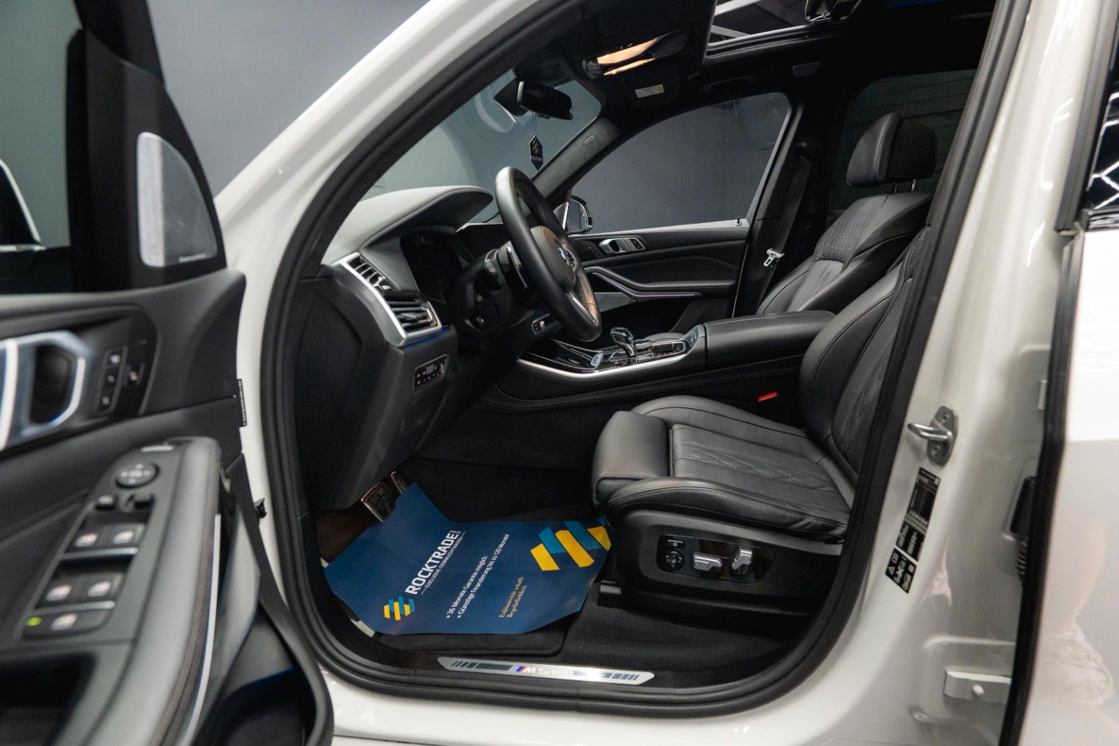 Fahrzeugabbildung BMW X5 M50i Shadow Line | ACC | Pano | Laser | Sky