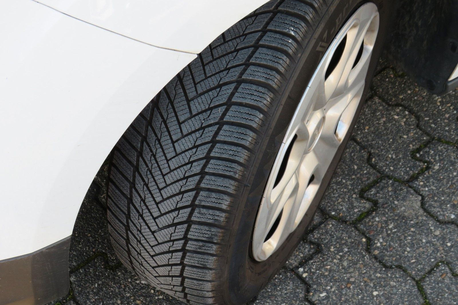 Fahrzeugabbildung Ford Transit Courier KASTEN KLIMA FLÜGEL 1.HD