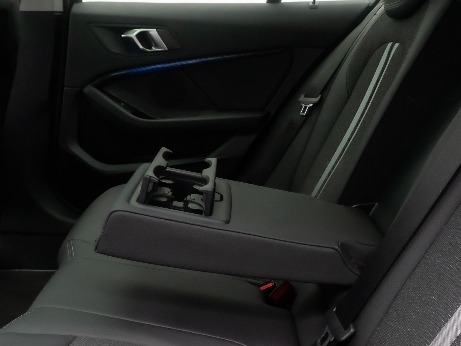 Fahrzeugabbildung BMW 118i Sport Line Kamera DAB DriveAs HiFi Panorama