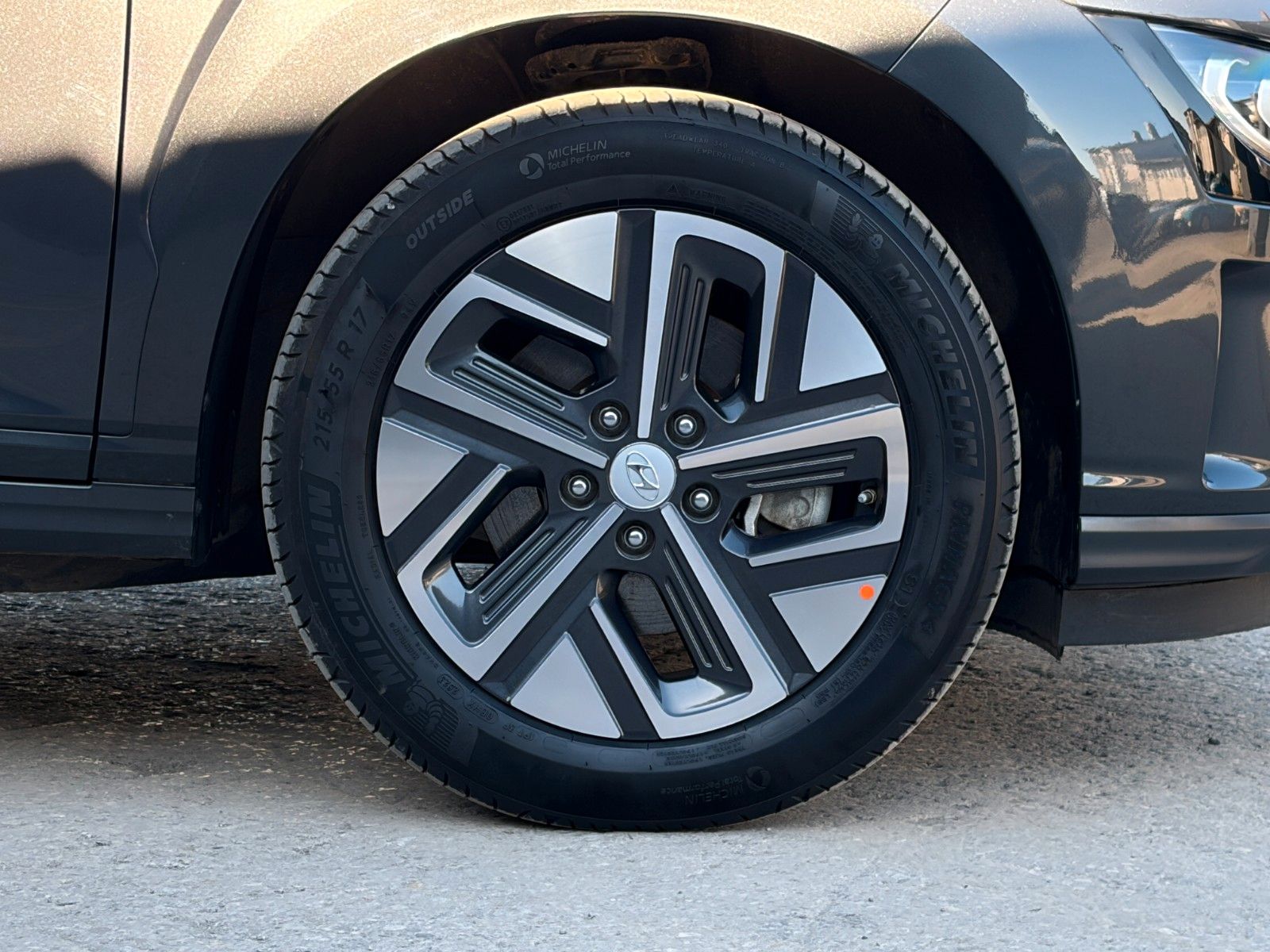 Fahrzeugabbildung Hyundai KONA E Trend SHZ LHZ LKA LFA ACC KRELL CarPlay