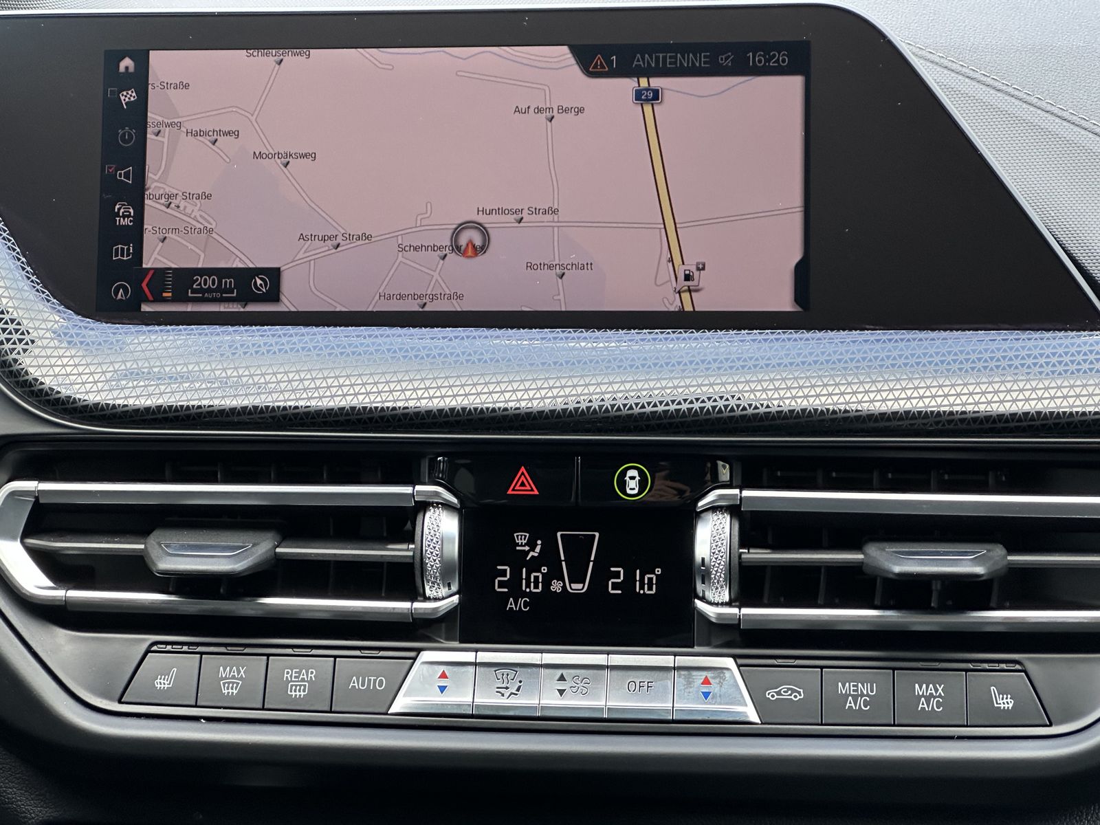 Fahrzeugabbildung BMW 118d Sport-Line Aut. NAV+LED+PANO+SPIEGEL-PAKET