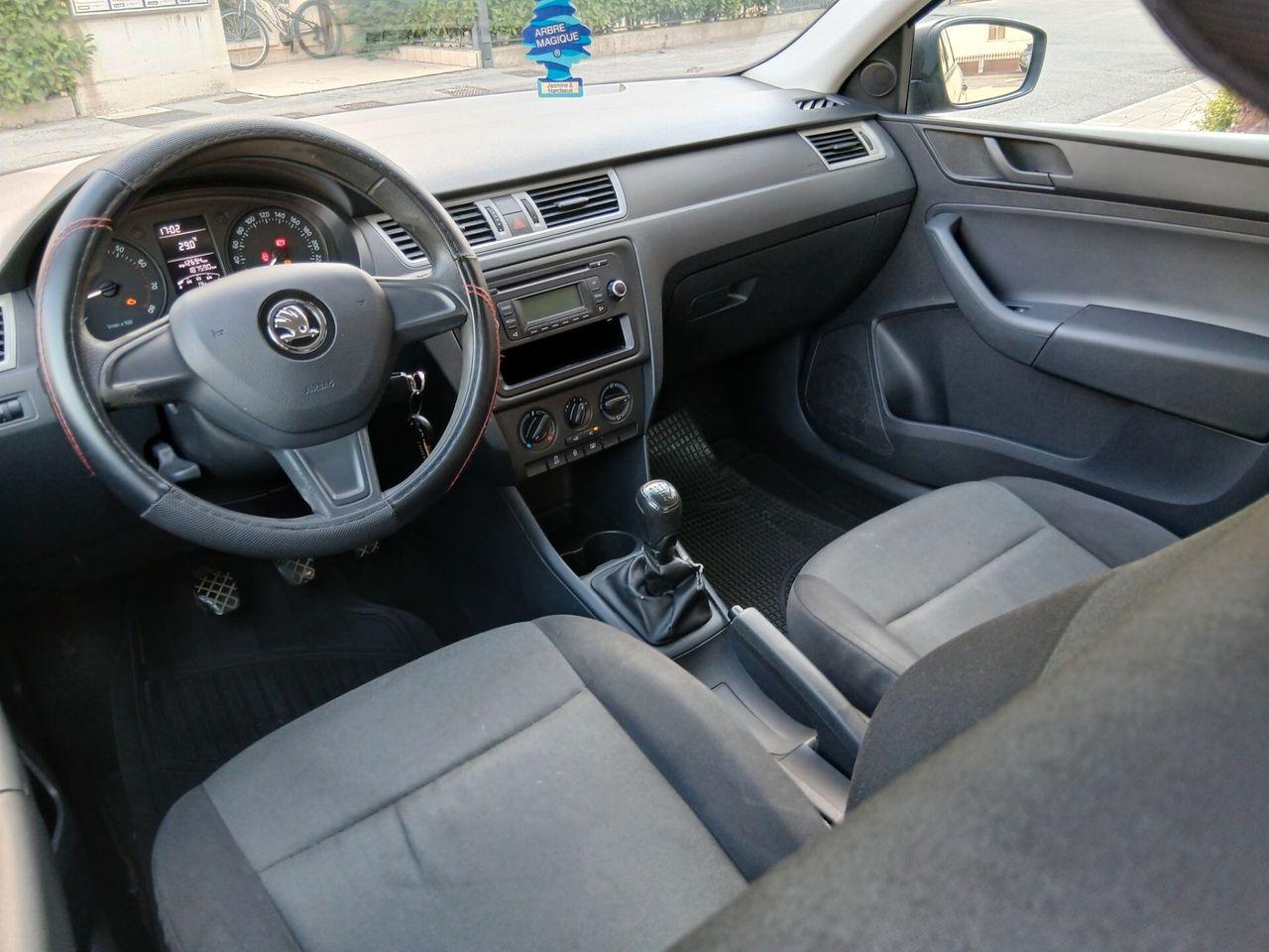 Skoda Rapid 2014 — фото 10