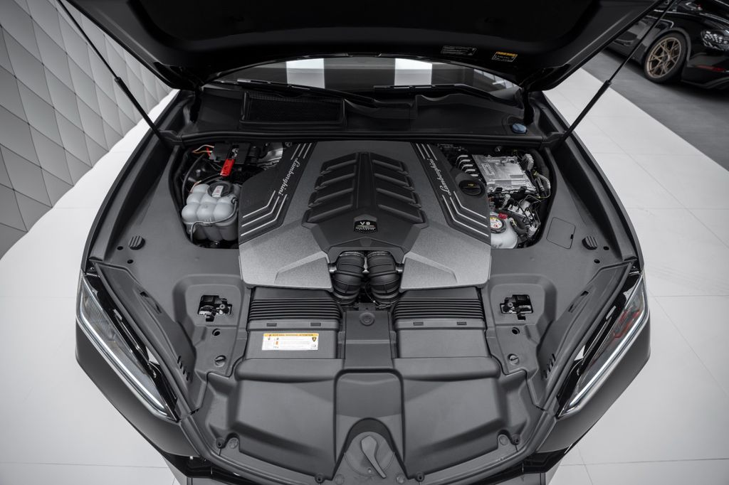 Urus 4.0 V8 SE MATT BLACK AKRAPOVIC CARBON - Bild 32