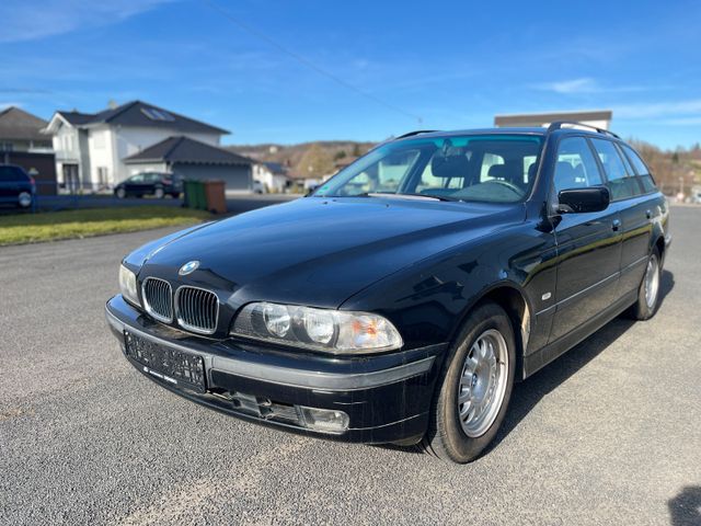 BMW 520i Touring*AHK+LEDER+SCHIEBEDACH+2HAND*